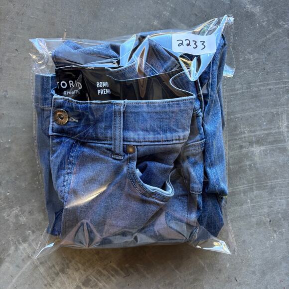 Torrid Bombshell Flare Jeans Women's 14R Blue Premium Stretch Denim Five Pockets - Picture 12 of 12